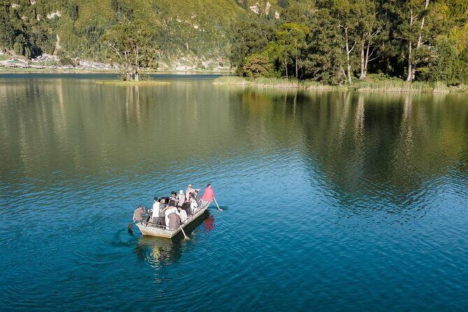 A day trip to Wench crater Lake - Entering the crater: hiking the 4 km trail to the lake edge