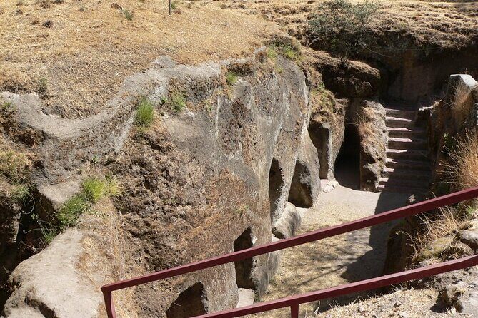 Day Tours around Addis Abeba, Melka Kunture and Adadi Mariam - A 12-hour loop from Bole Airport to two UNESCO-linked stops